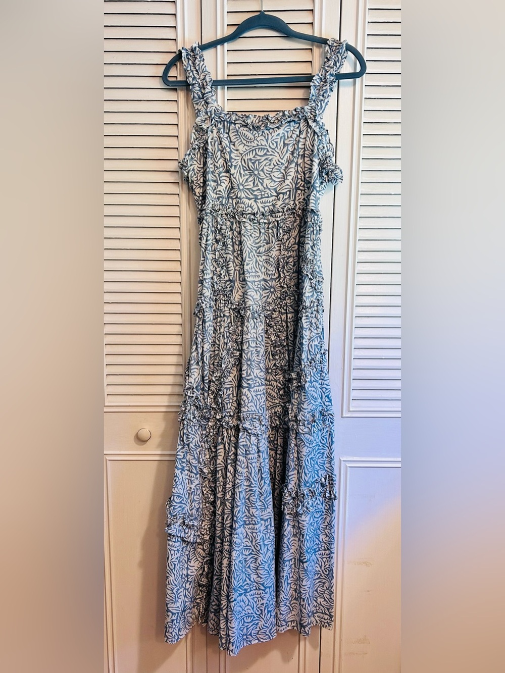 Beautiful ANNA CATE Blue and White Printed Ruffle-Tier Maxi Dress
